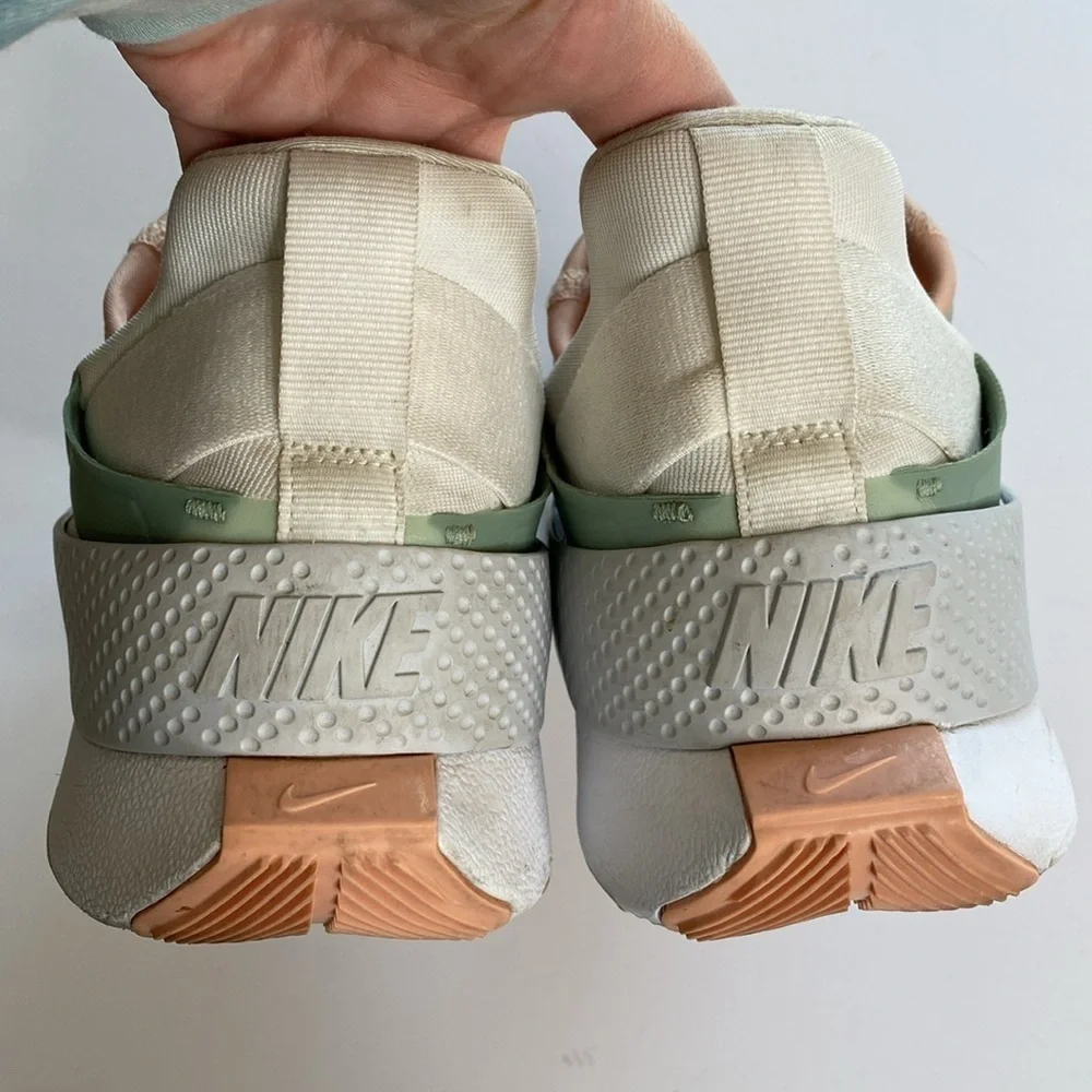 Nike Go Flyease lace-less sneakers women’s 41 VGUC